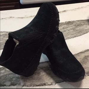 Skechers suede/leather slip on bootie.
